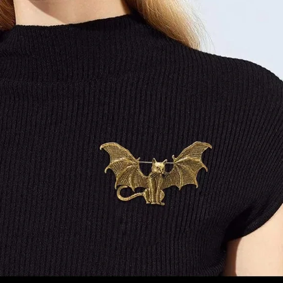 Gothic Bat Cat Brass Brooch - Picture 7 of 12